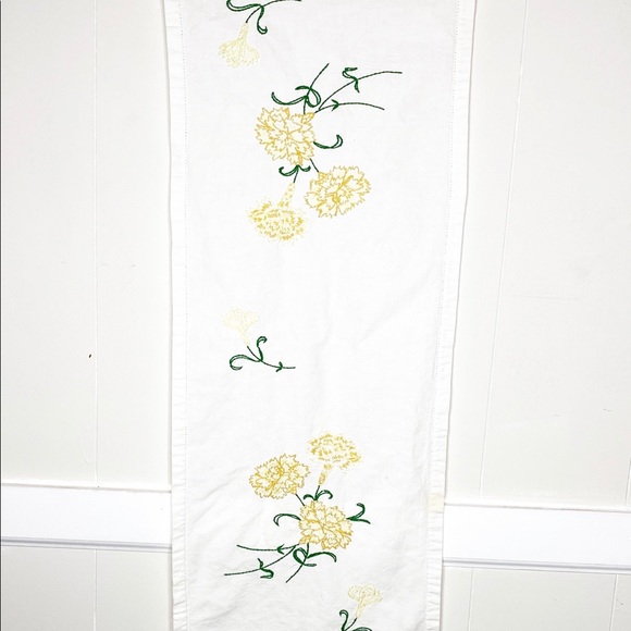 VTG Embroidered Table Runners Floral Butterflies - Picture 7 of 13